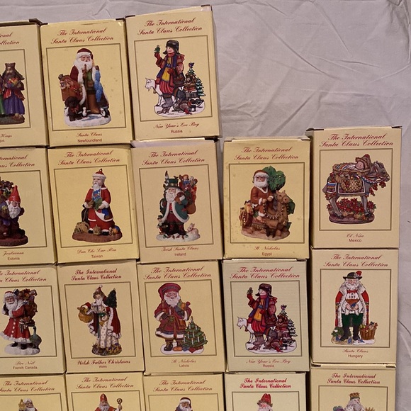 Vintage The International Santa Collection Lot of 41 figurines - Picture 6 of 7